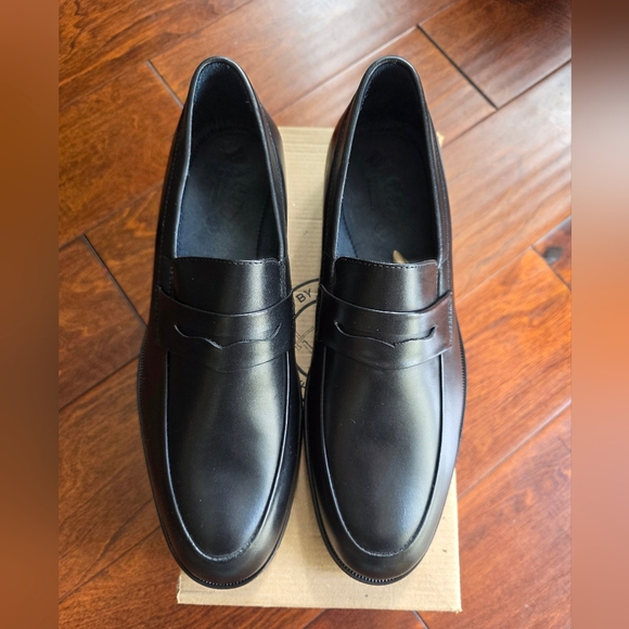 Classic Black Men's Loafers - Picture 2 of 11